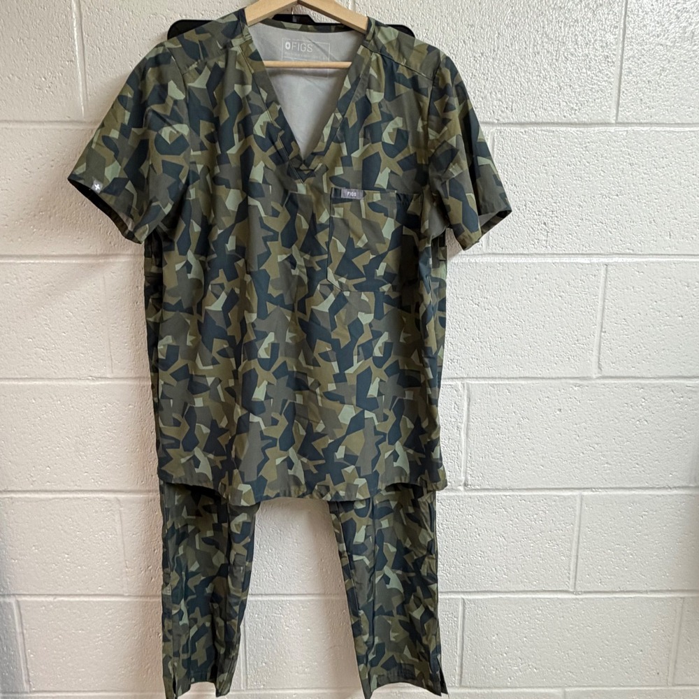 FIGS Mens Geometric Camo Scrub Set L/T Green Brown V-Neck Jogger Technical Set